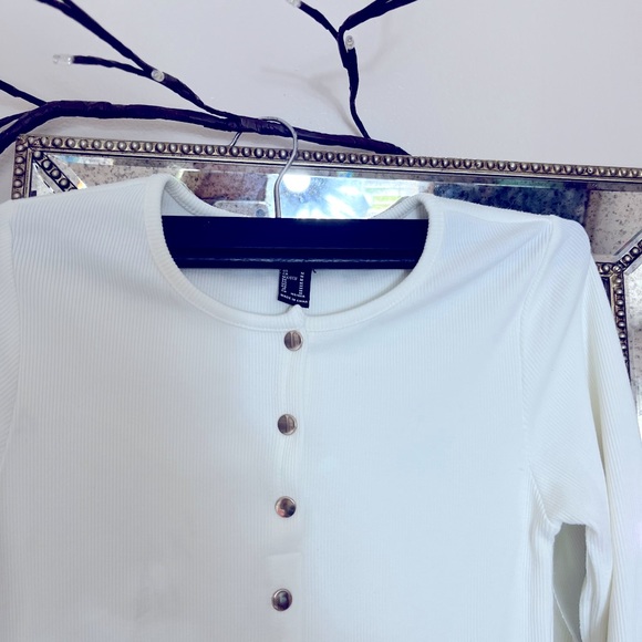 Size M fits more like a small, long, fitted cream color with gold metal snaps - Picture 12 of 15